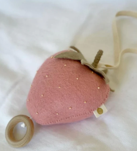 FILTKUGLEN STRAWBERRY LULLABY (OS)